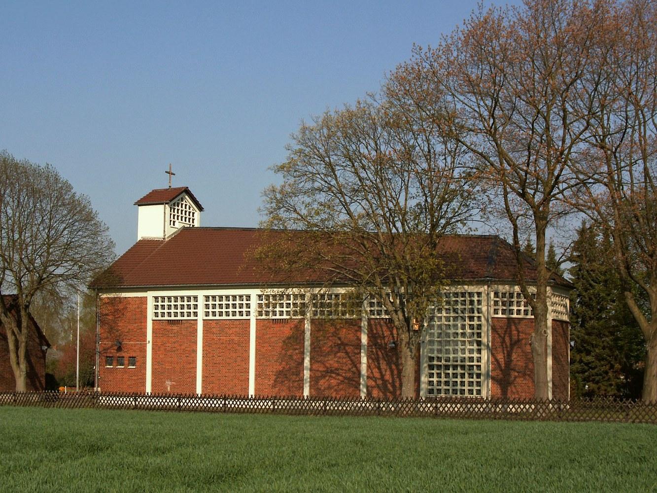 Panoramablick über Wendeburg – Rathaus und Landschaft