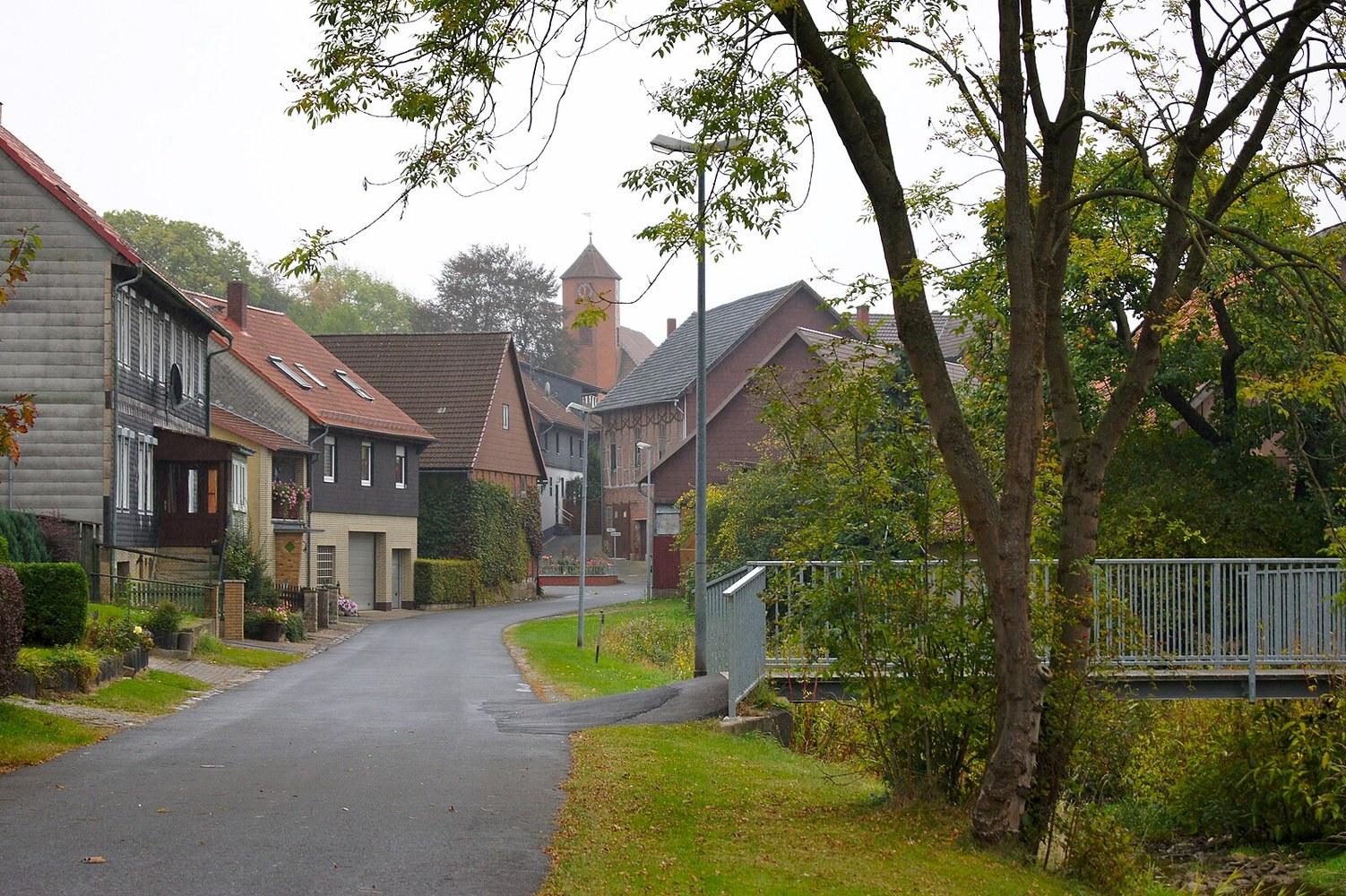 Panoramablick über Wenzen – Rathaus, Maschsee und Skyline