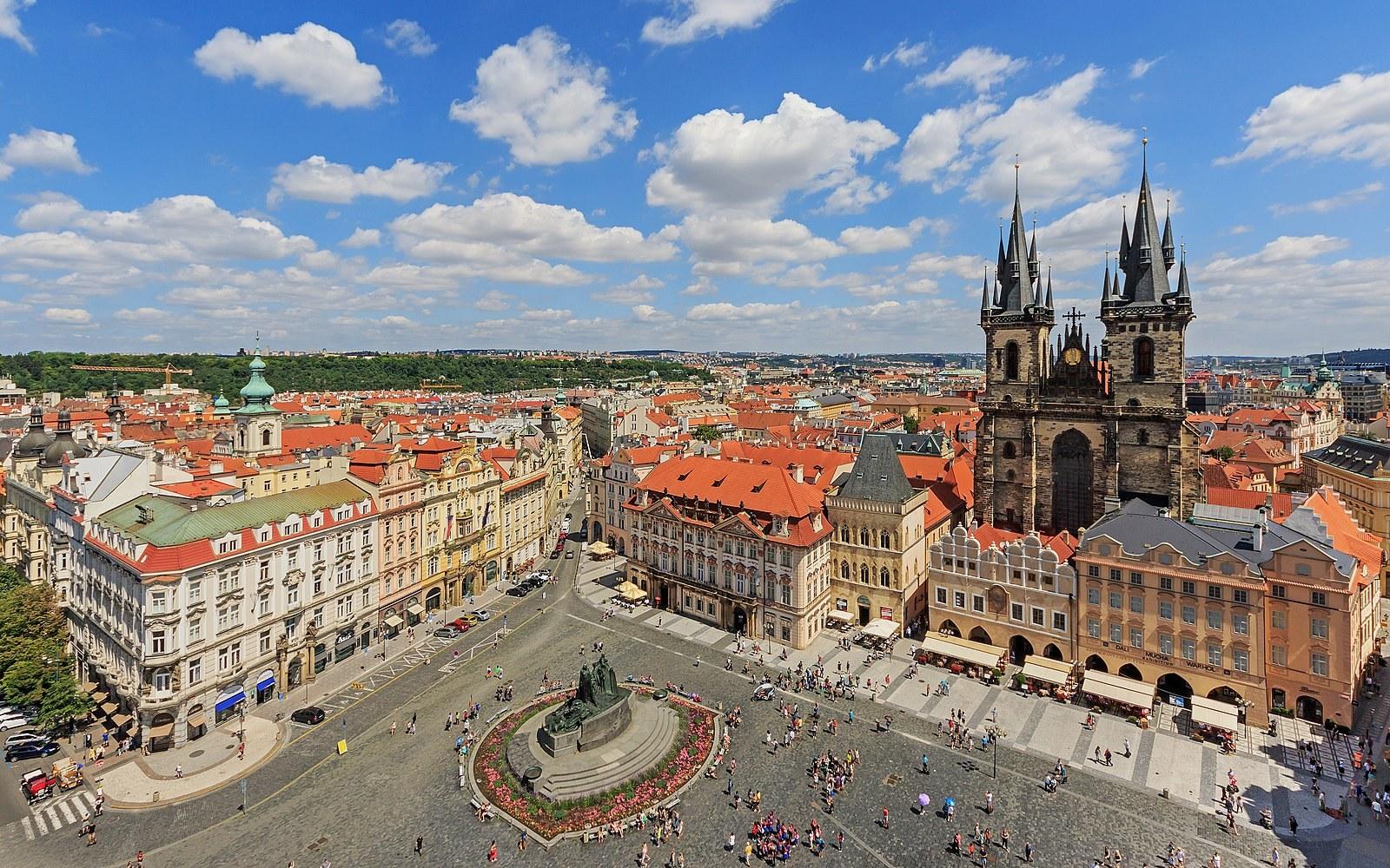 Panoramablick über Winsen-Luhe – Rathaus, Maschsee und Skyline