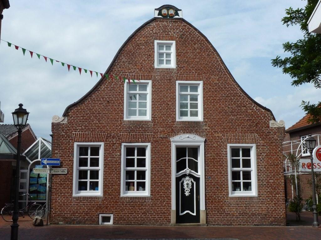 Panoramablick über Wittmund – Rathaus und Umgebung