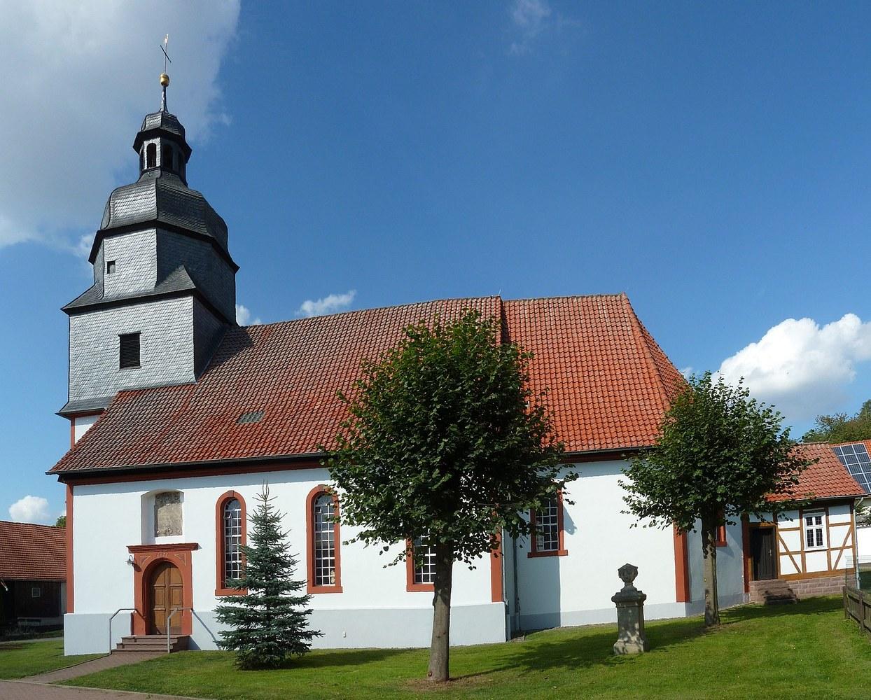 Panoramablick über Wollershausen – Rathaus, Maschsee und Skyline