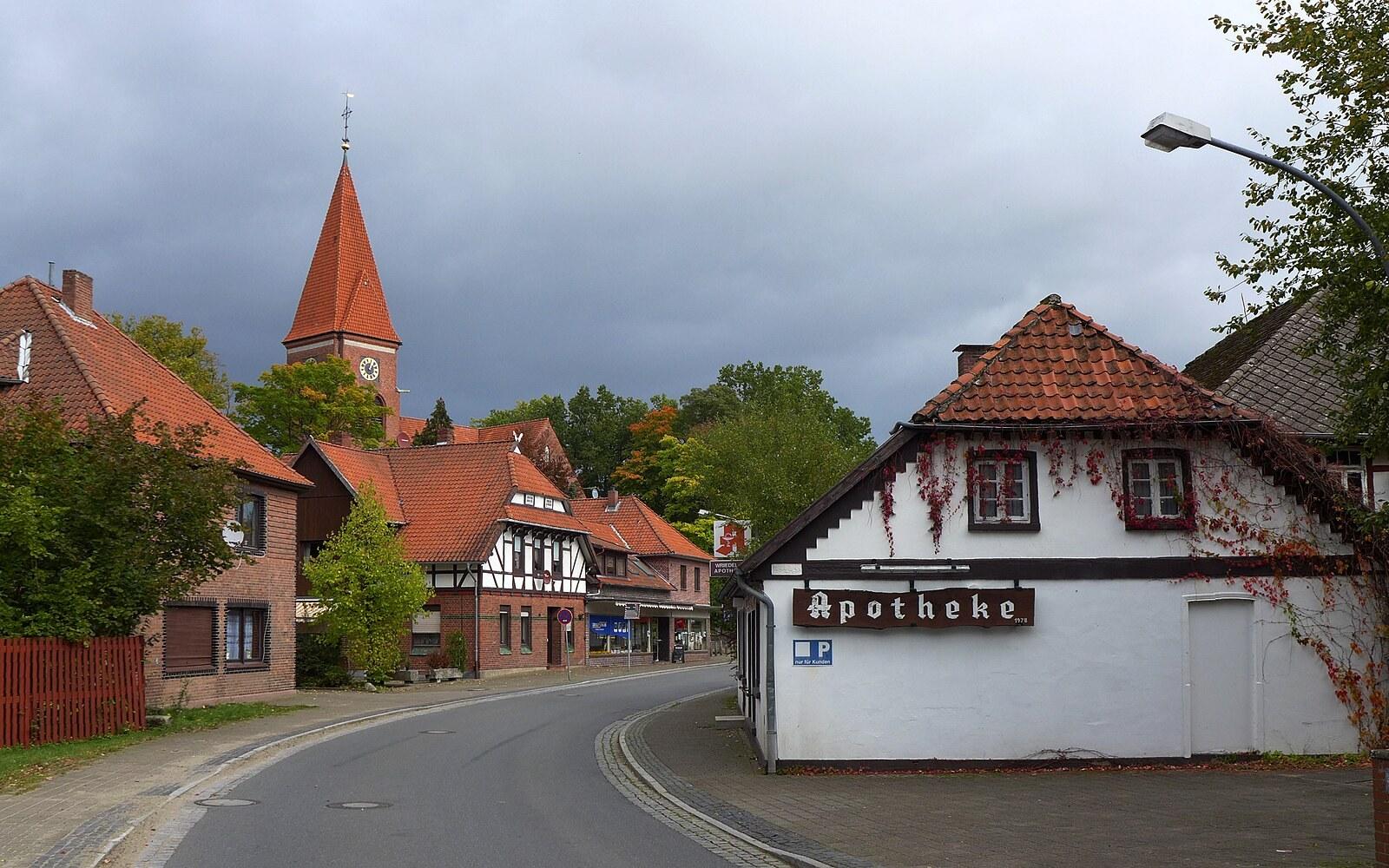 Panoramablick über Wriedel – Rathaus und Landschaft