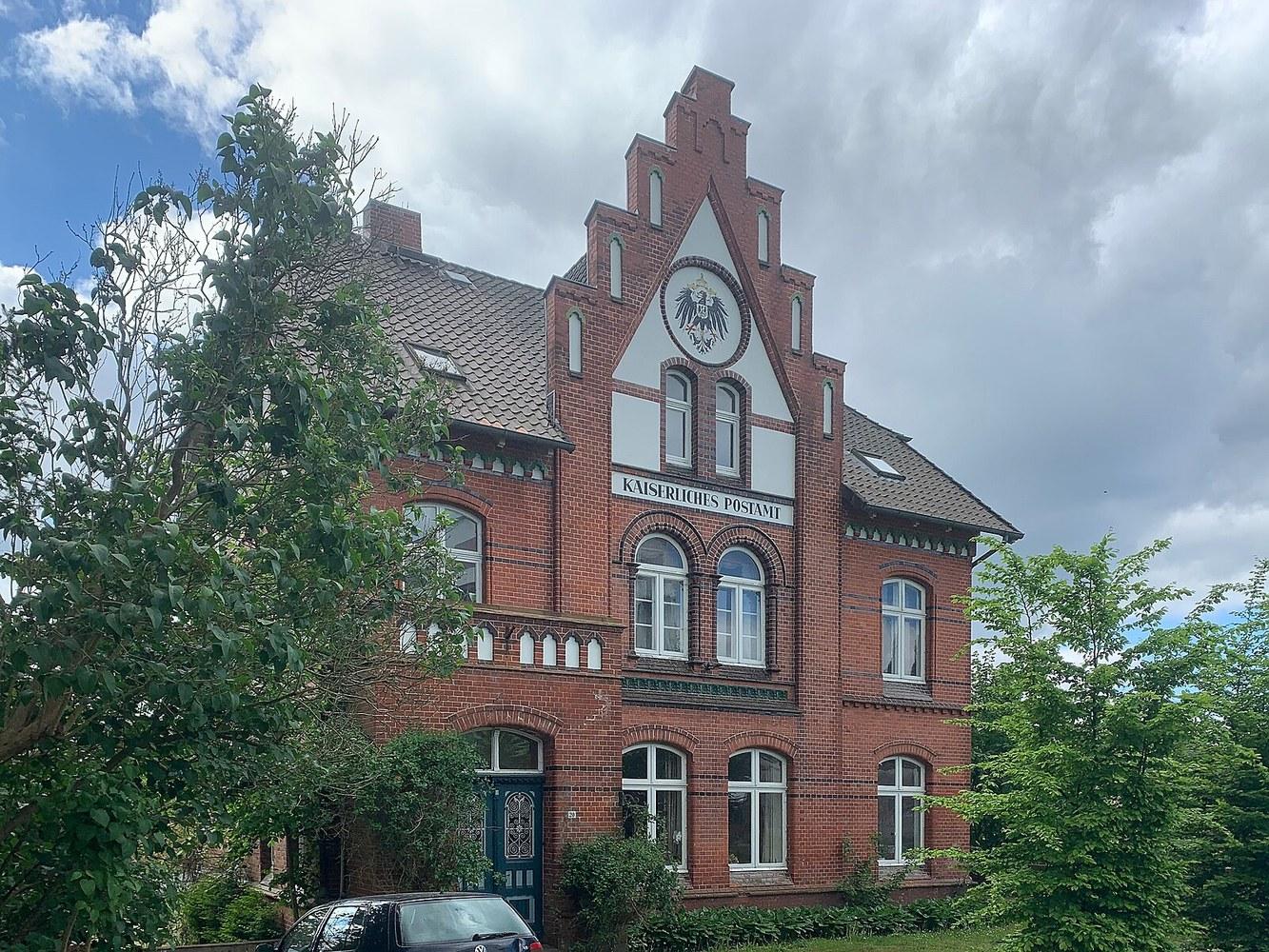 Panoramablick über Wulfsen – Rathaus und Natur