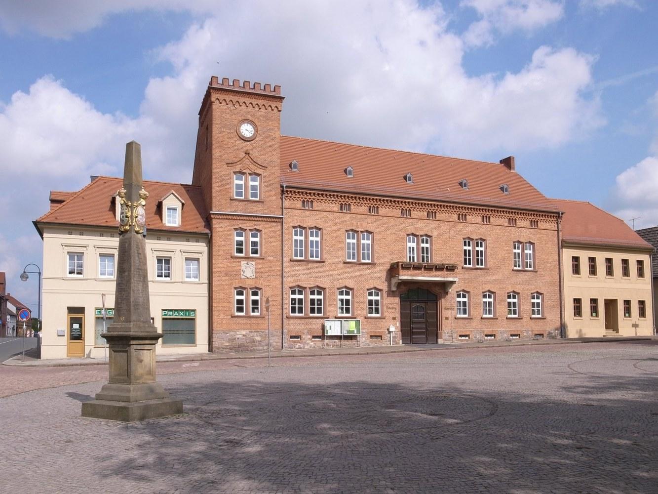 Panoramablick über Zörbig – Rathaus, Maschsee und Skyline
