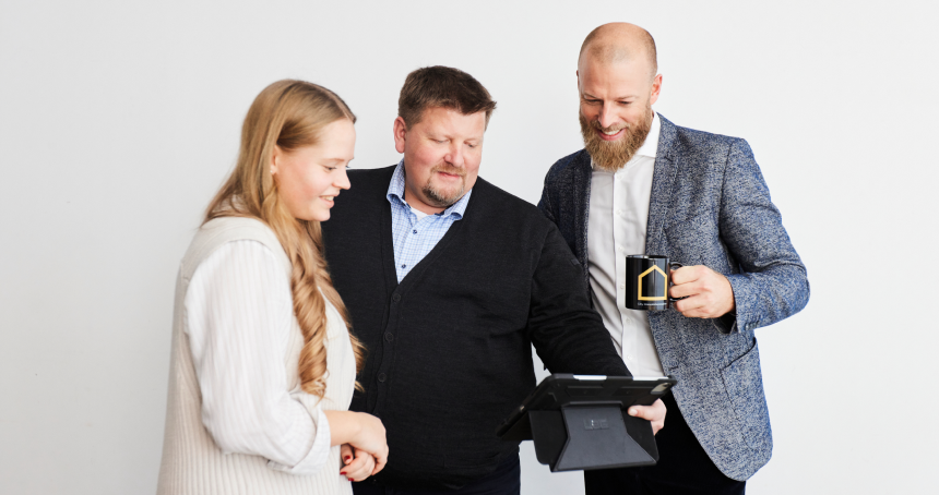 The City Immobilienmakler team in a professional group photo.