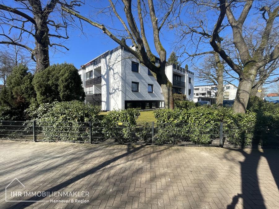 Großburgwedel! Wunderschöne und Moderne 3-Zi.-Whg. 117 qm, saniert 2016, mit 2 Balkonen, Garage, EBK
