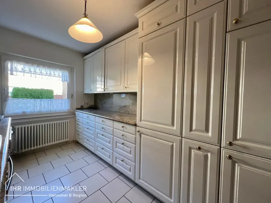 Modernisiertes Reihenendhaus mit Garage und sonnigem Garten