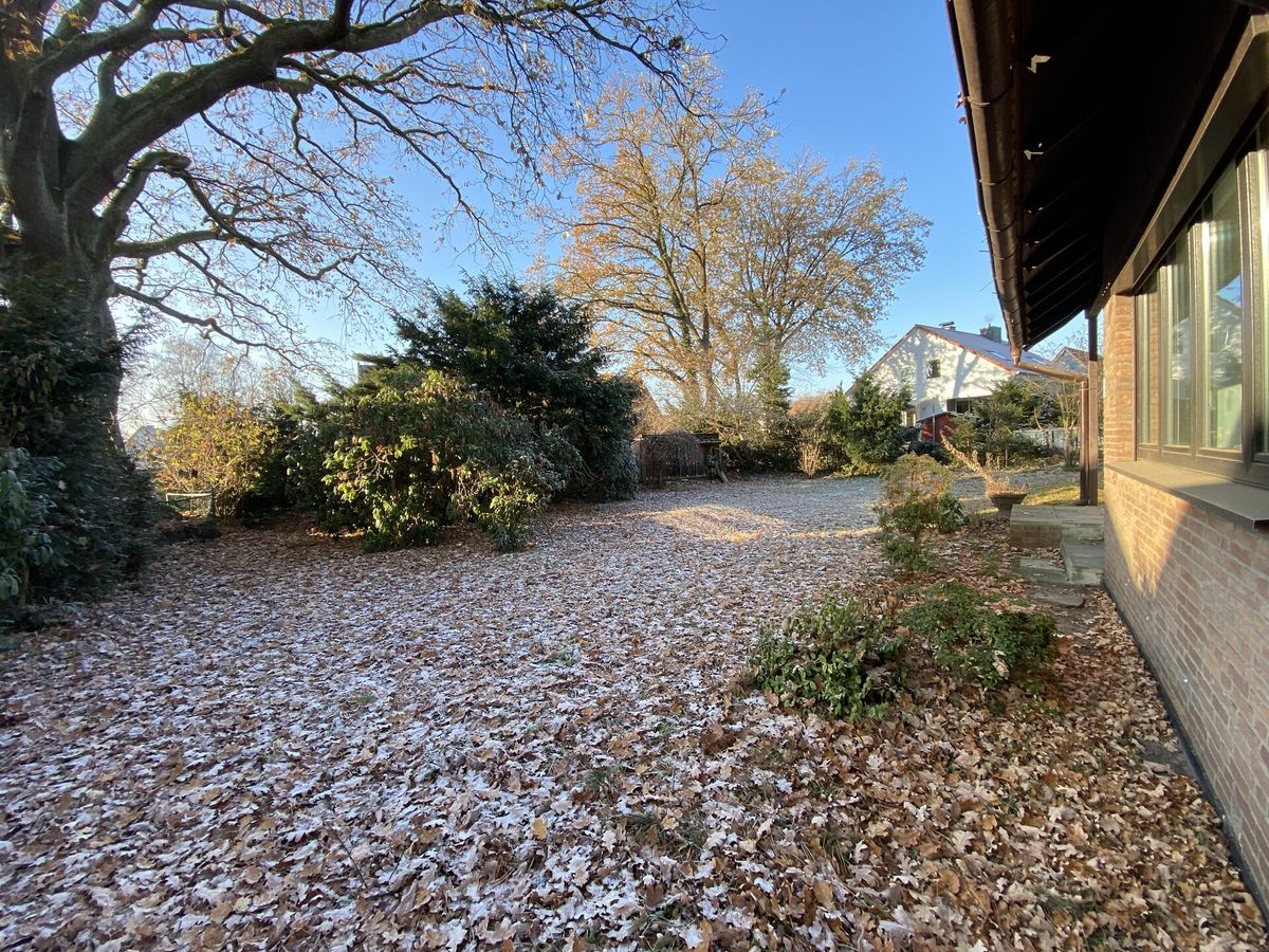 Gartenansicht eines Zweifamilienhauses in Langenhagen-Krähenwinkel