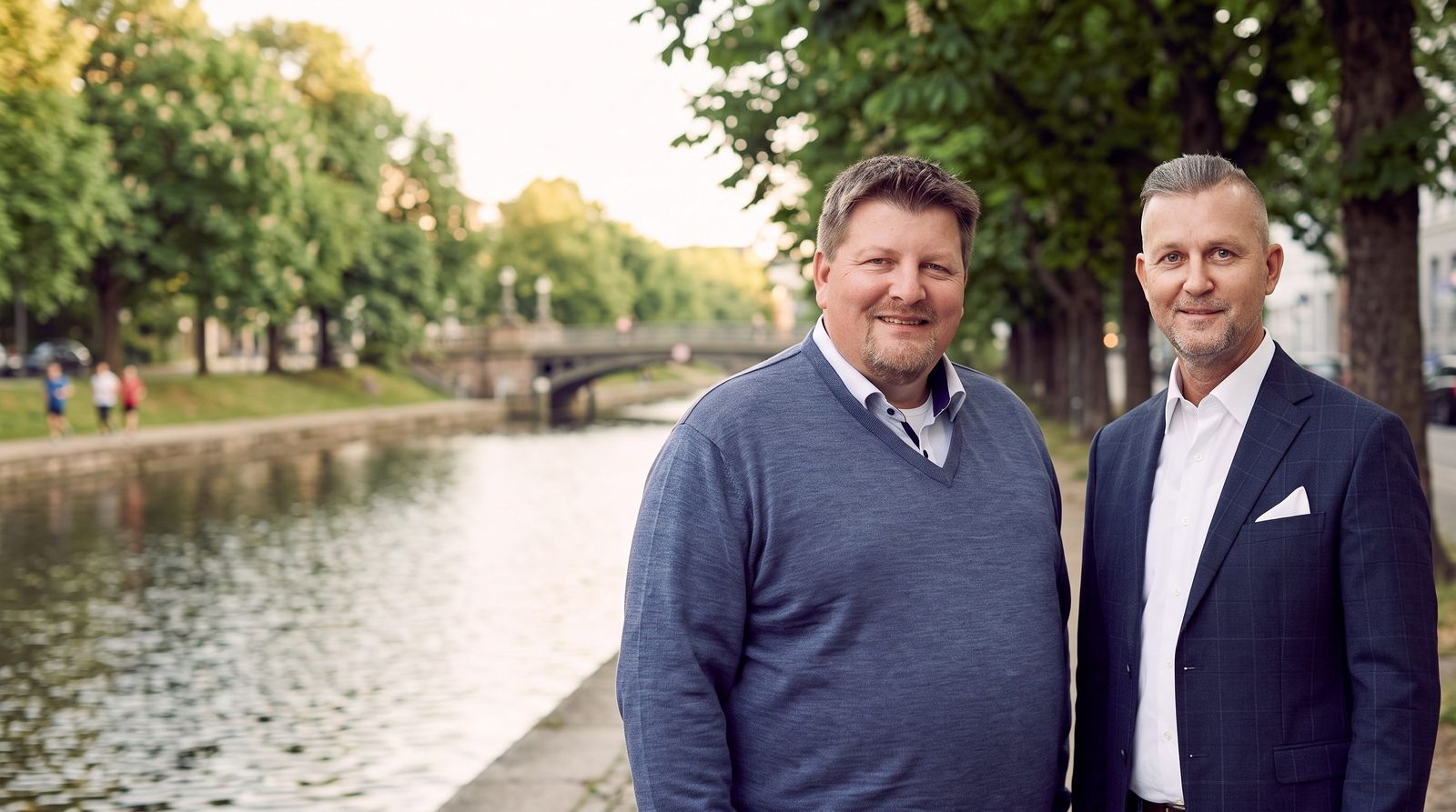Henri Ehmke und Markus Meyer von City Immobilienmakler als Team vor Ort