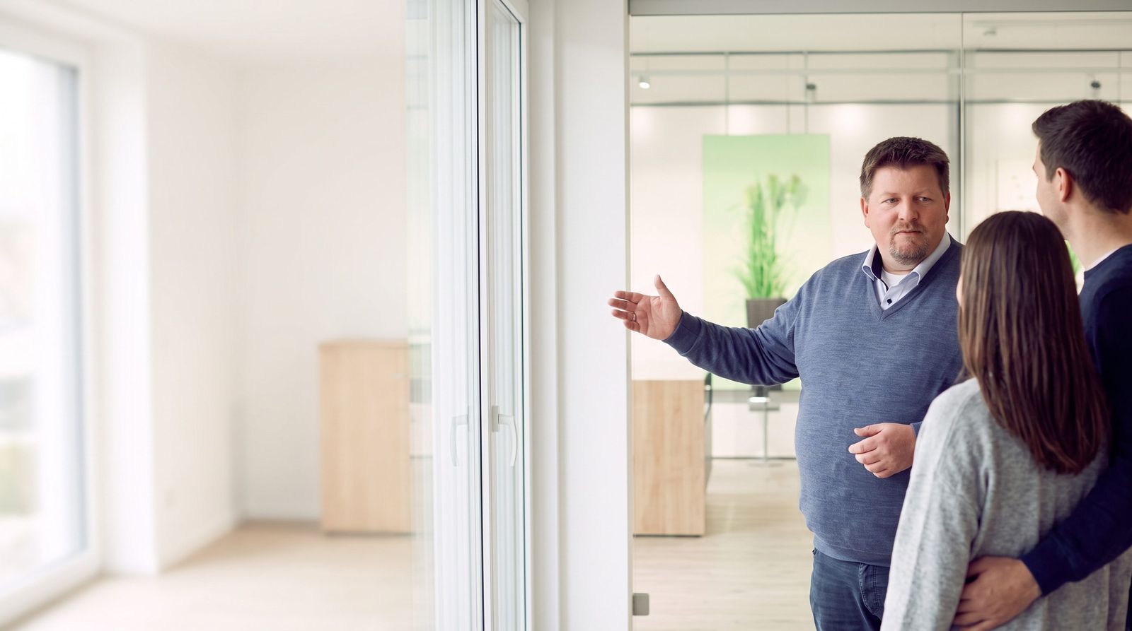 Markus Meyer von City Immobilienmakler bei der Besichtigung