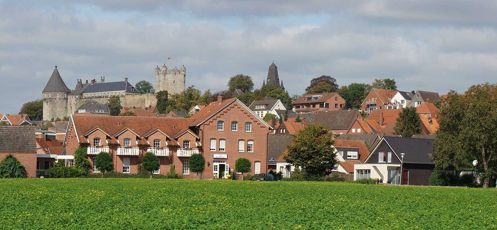 Panoramablick über Bad Bentheim – Schloss, Altstadt und Natur