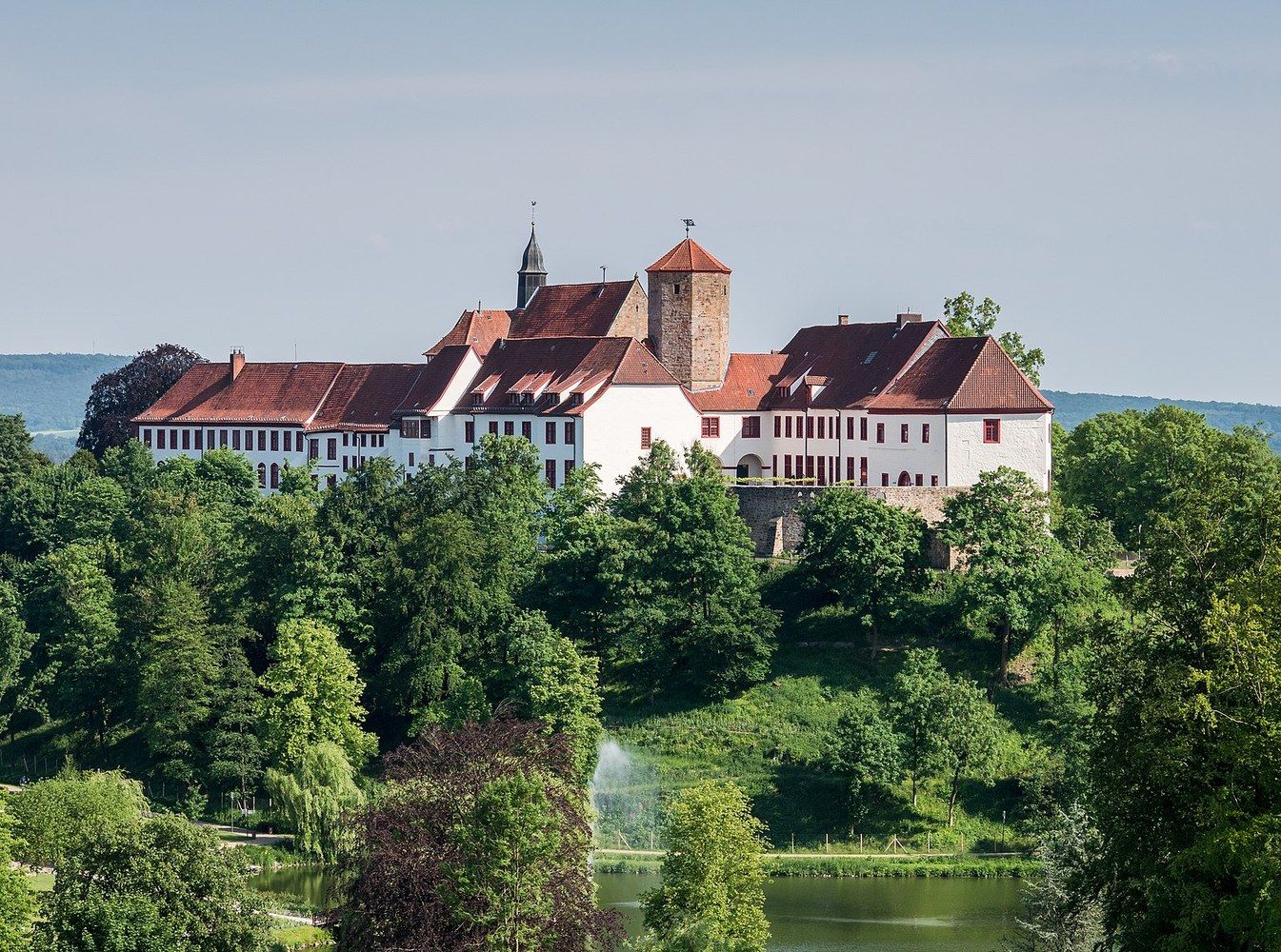 Panoramablick über Bad Iburg – Rathaus und Landschaft
