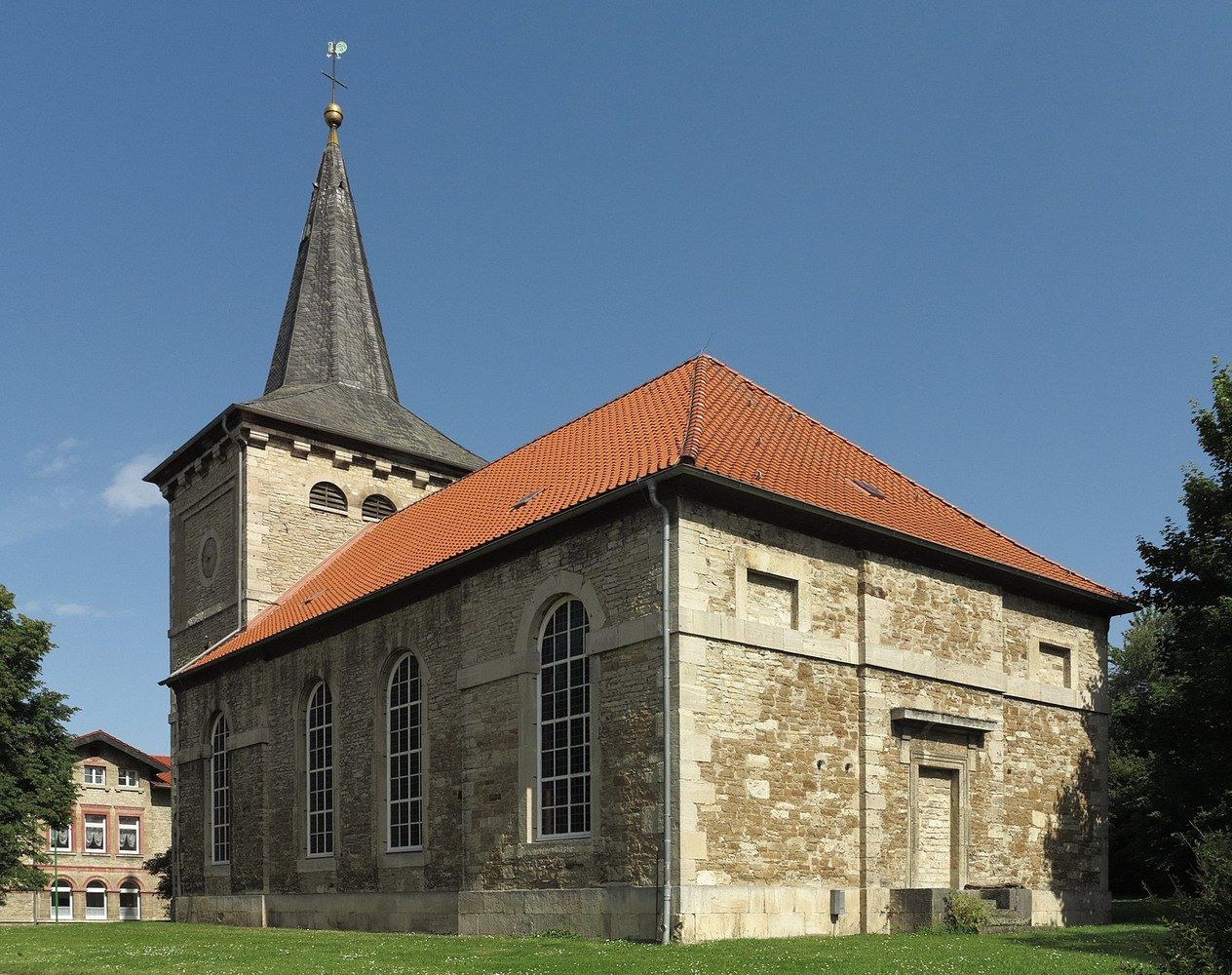Panoramablick über Dahlum – Rathaus, Maschsee und Skyline