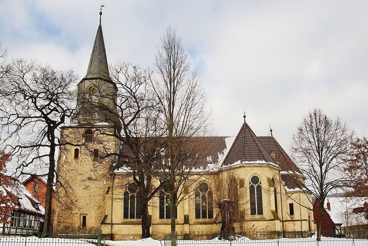 Panoramablick über Delligsen – Rathaus und Umgebung
