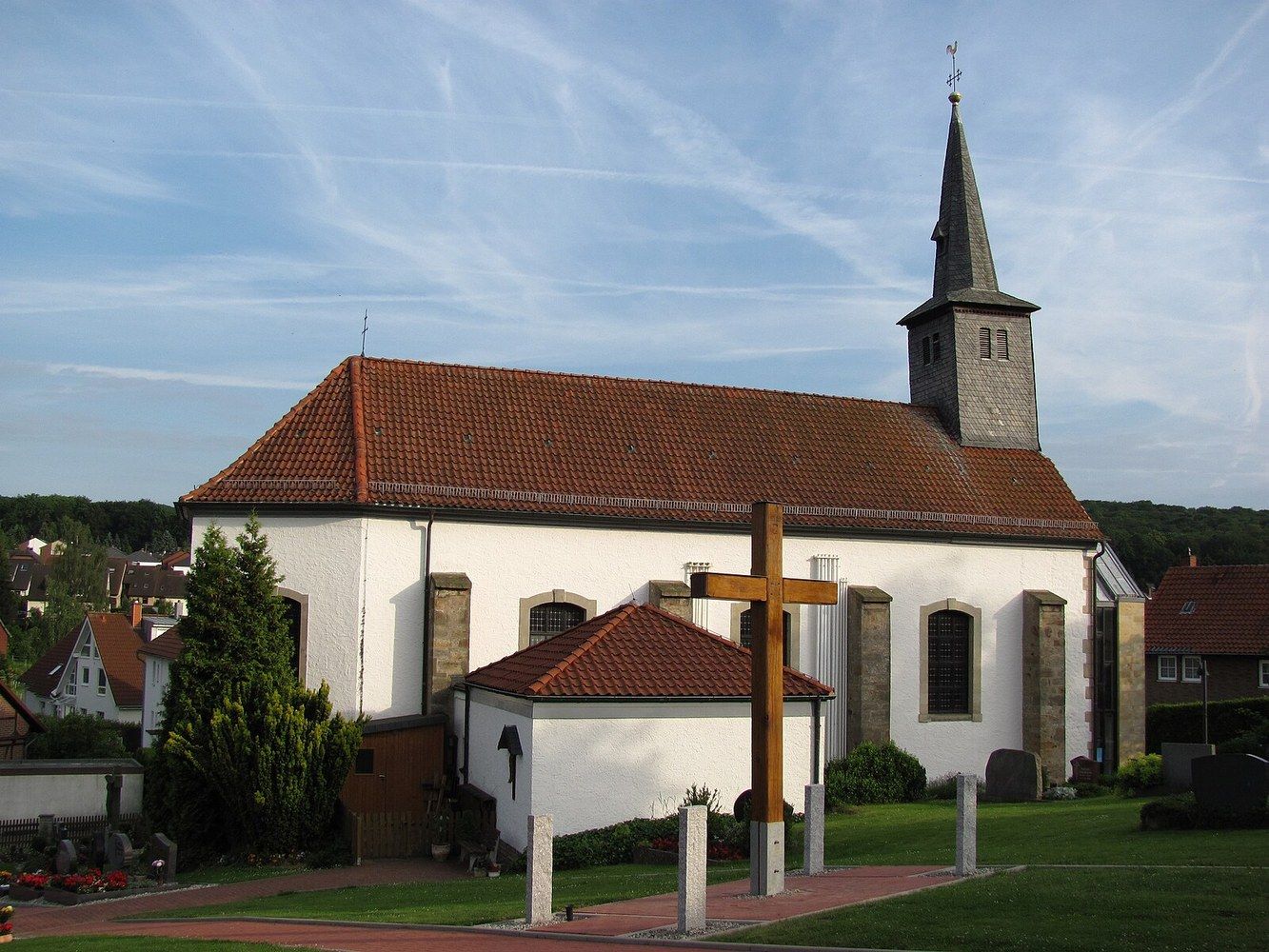 Panoramablick über Diekholzen – Rathaus und Landschaft