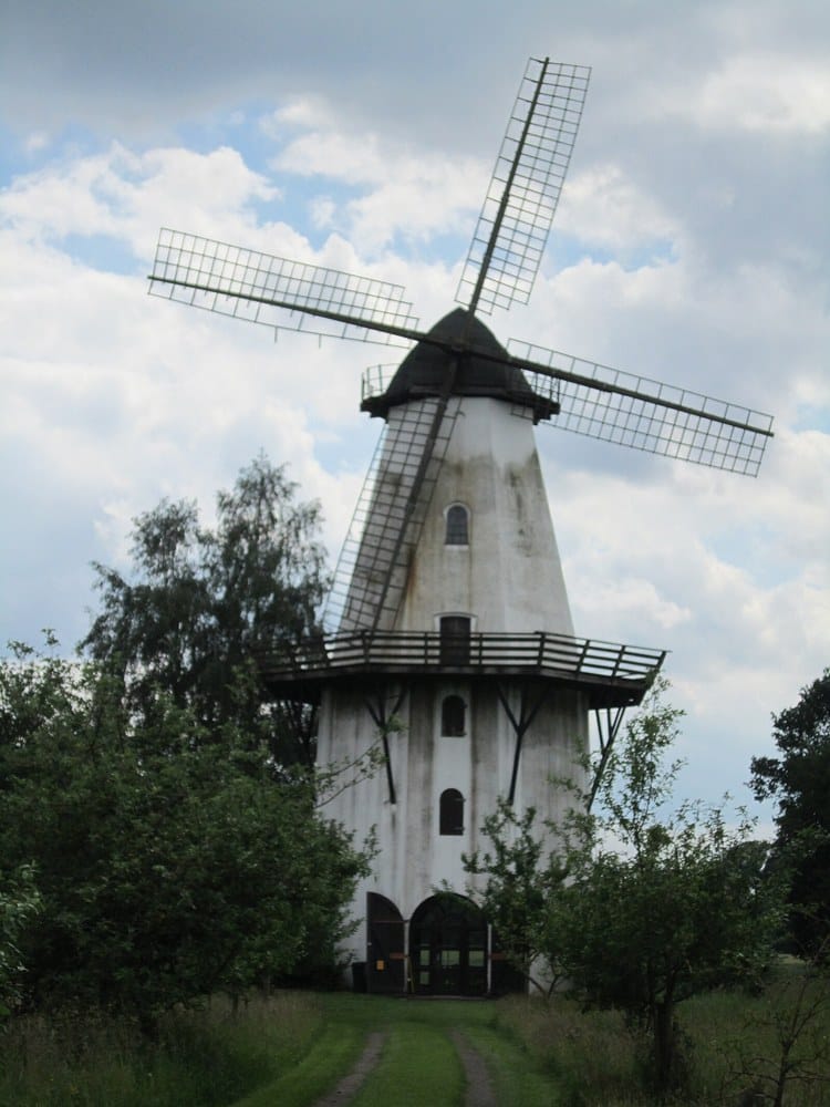 Panoramablick über Diepenau – Rathaus, Maschsee und Skyline