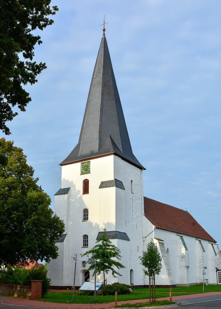 Panoramablick über Drebber – Rathaus, Maschsee und Skyline