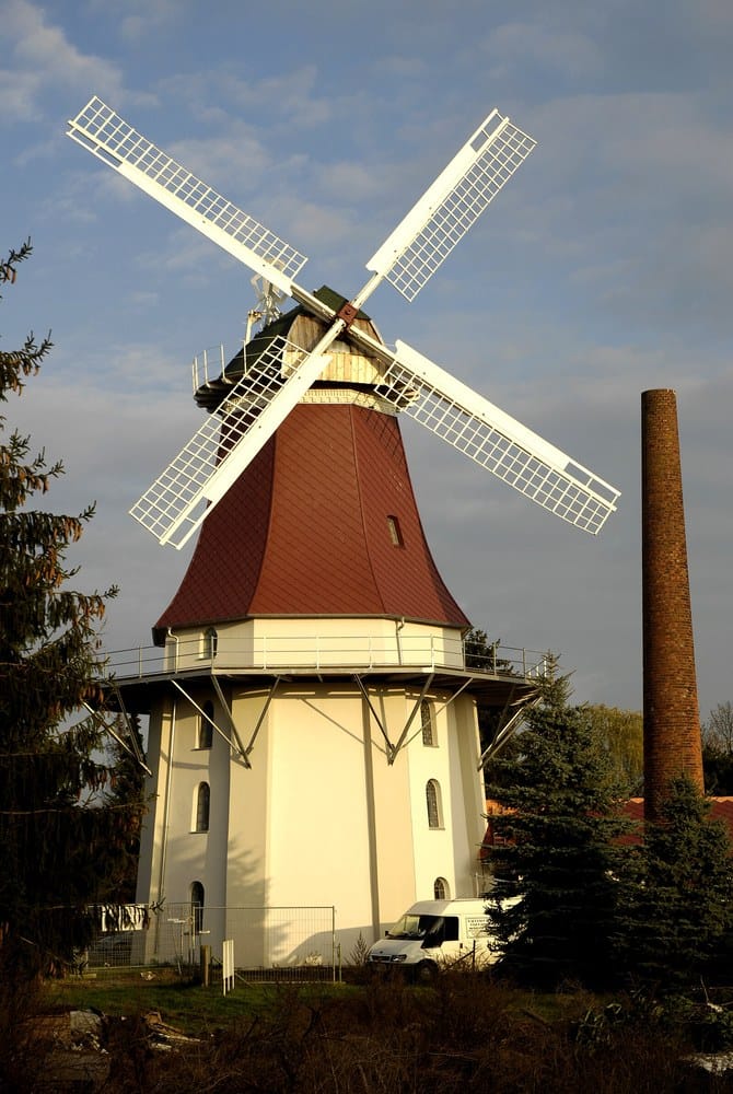 Panoramablick über Emtinghausen – Rathaus und Landschaft