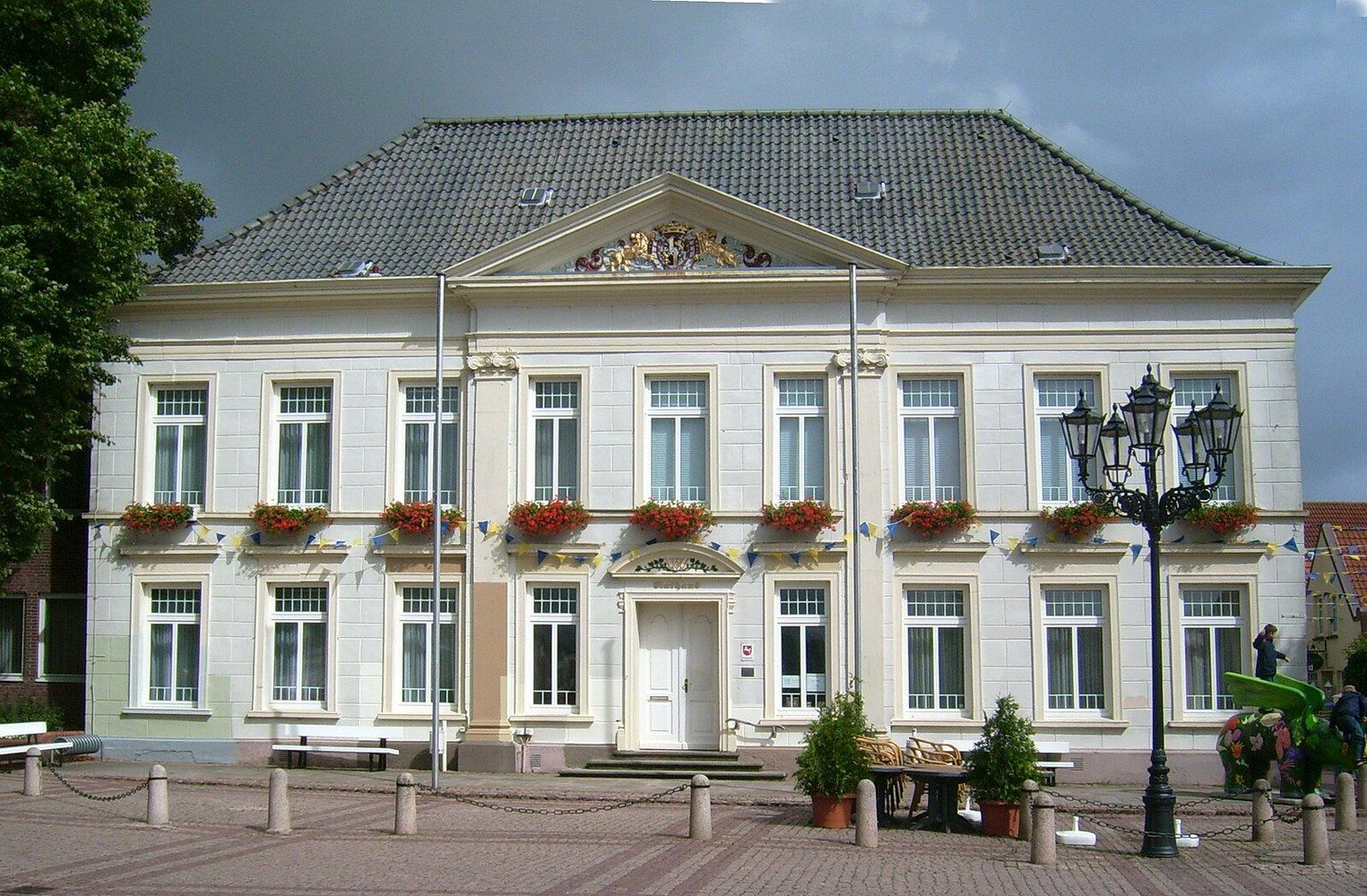 Panoramablick über Esens – Rathaus und Stadtansicht