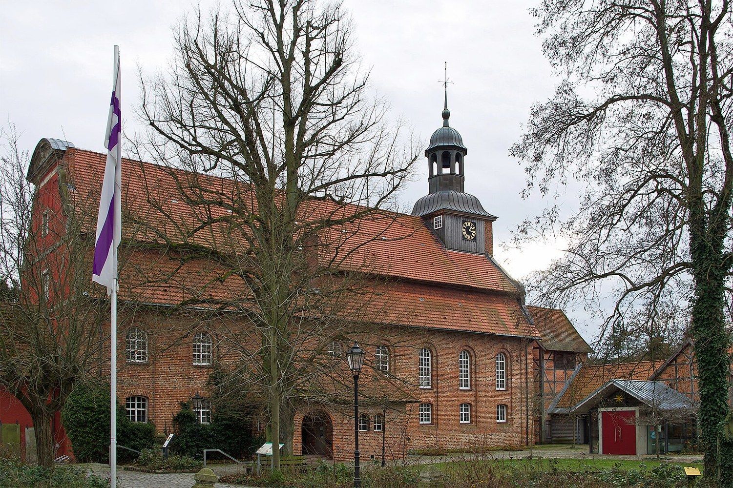 Panoramablick über Gartow – Rathaus, Maschsee und Skyline