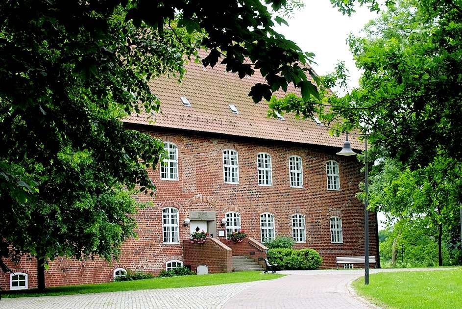 Panoramablick über Hagen im Bremischen – Rathaus und Landschaft