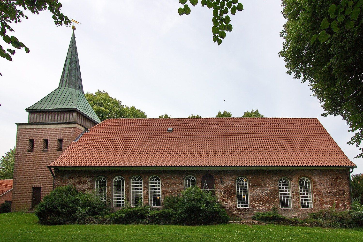 Panoramablick über Hechthausen – Rathaus und Landschaft