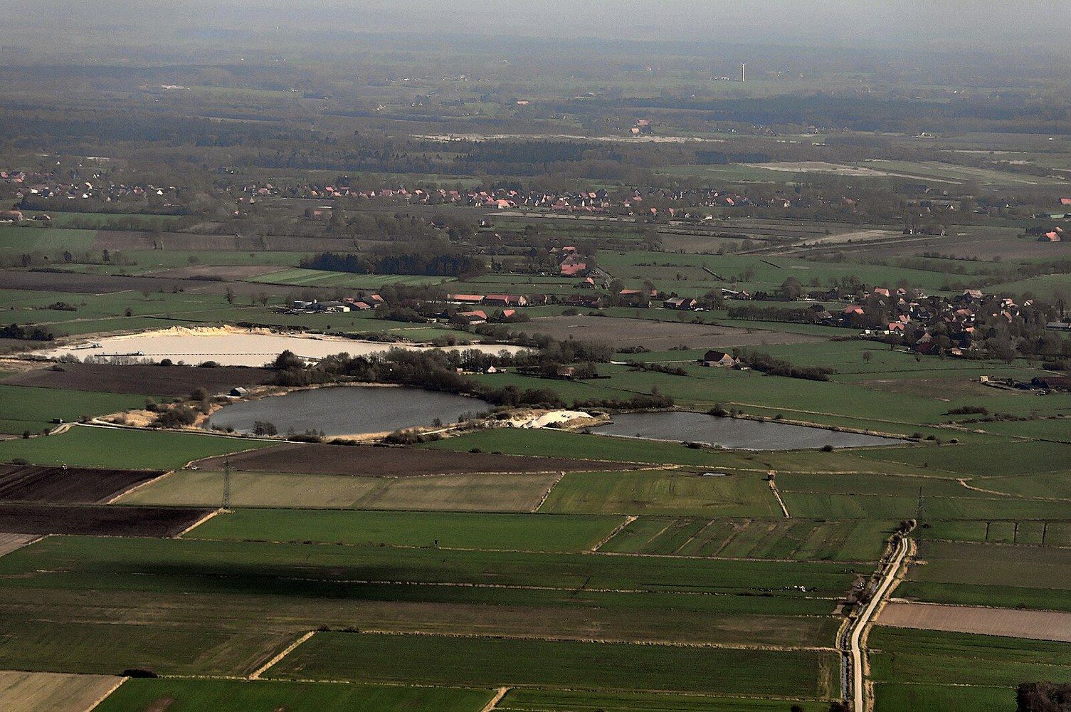 Panoramablick über Holtgast – Rathaus, Maschsee und Skyline