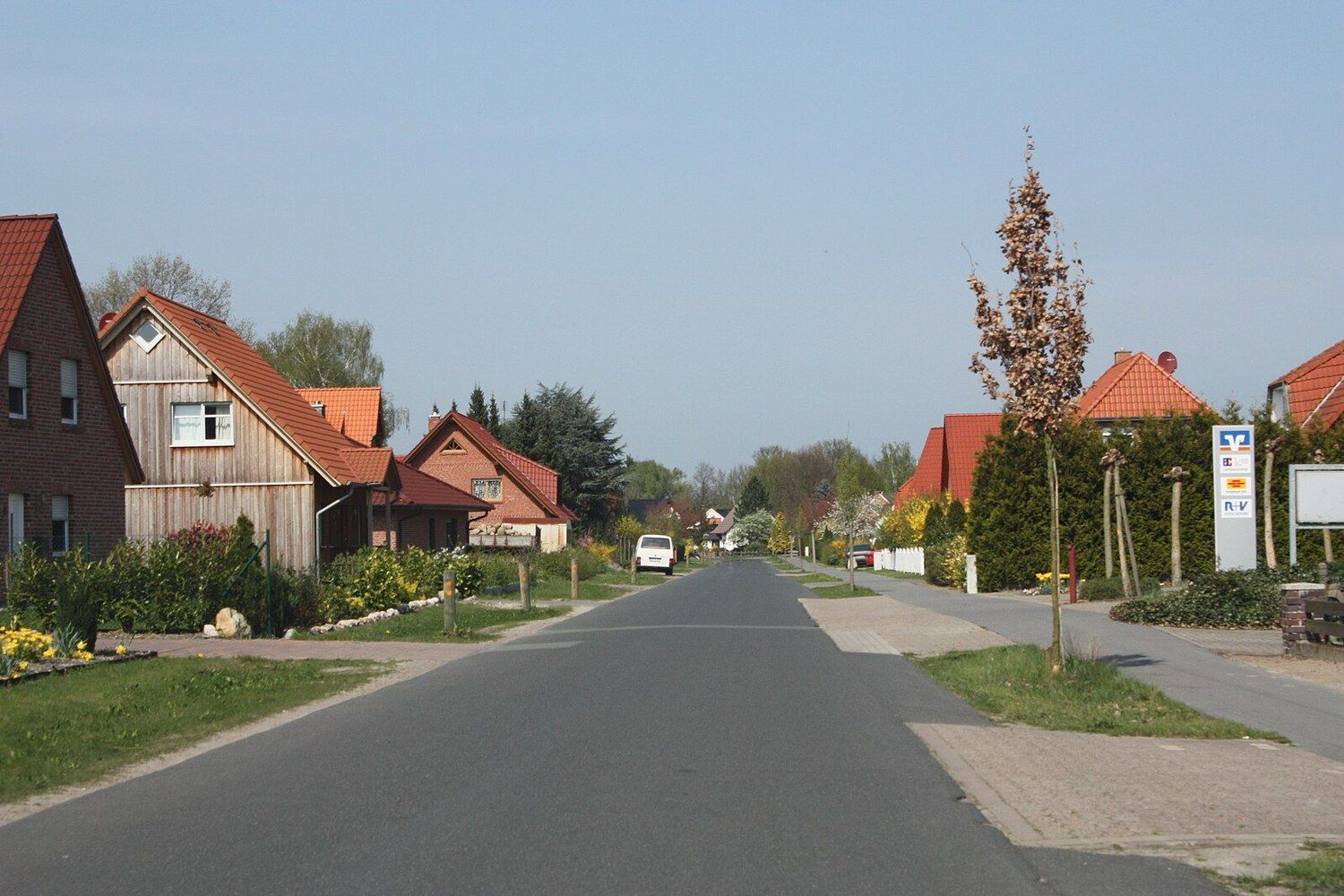 Panoramablick über Hoyerhagen – Rathaus, Maschsee und Skyline