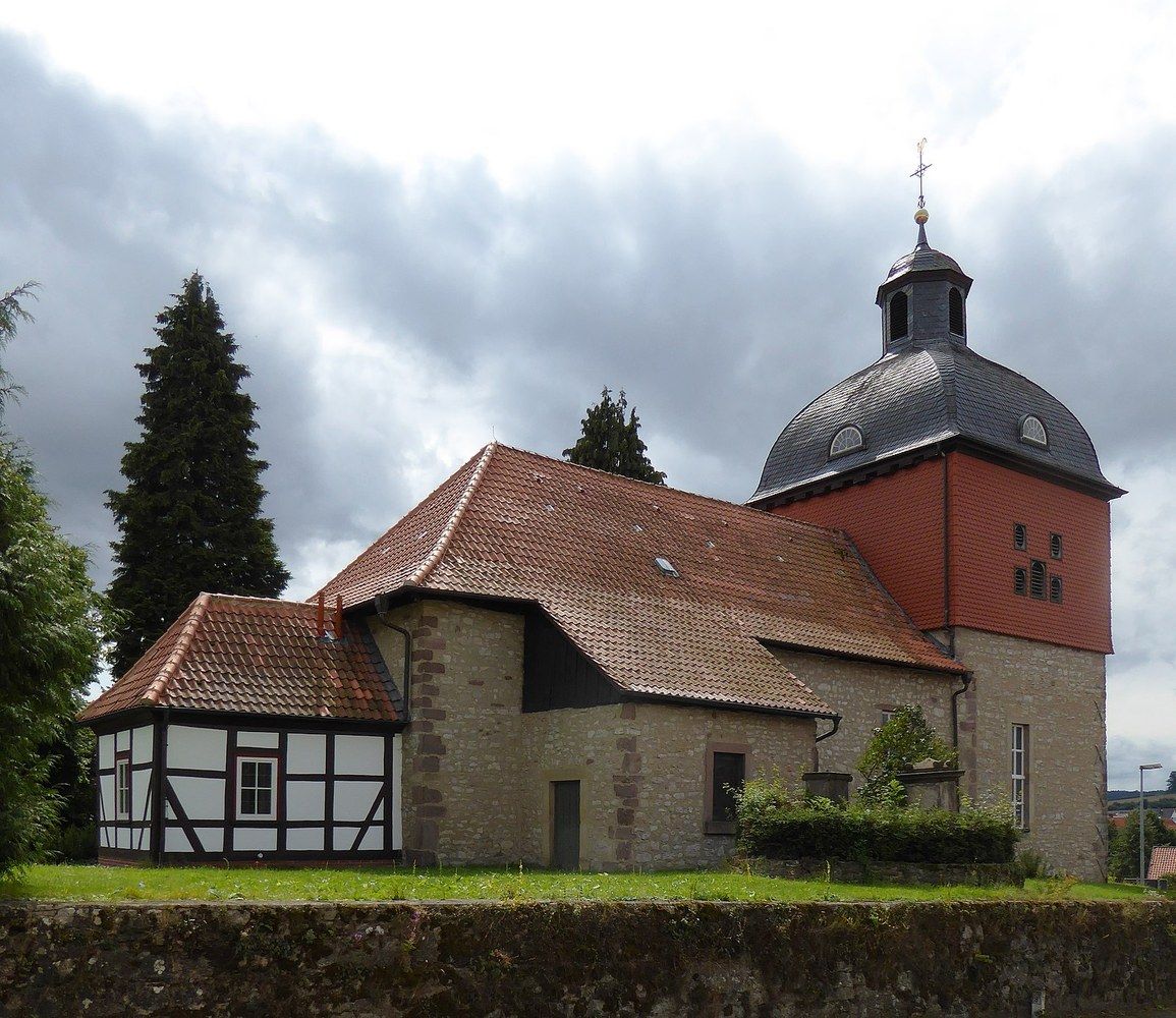 Panoramablick über Jühnde – Rathaus, Maschsee und Skyline