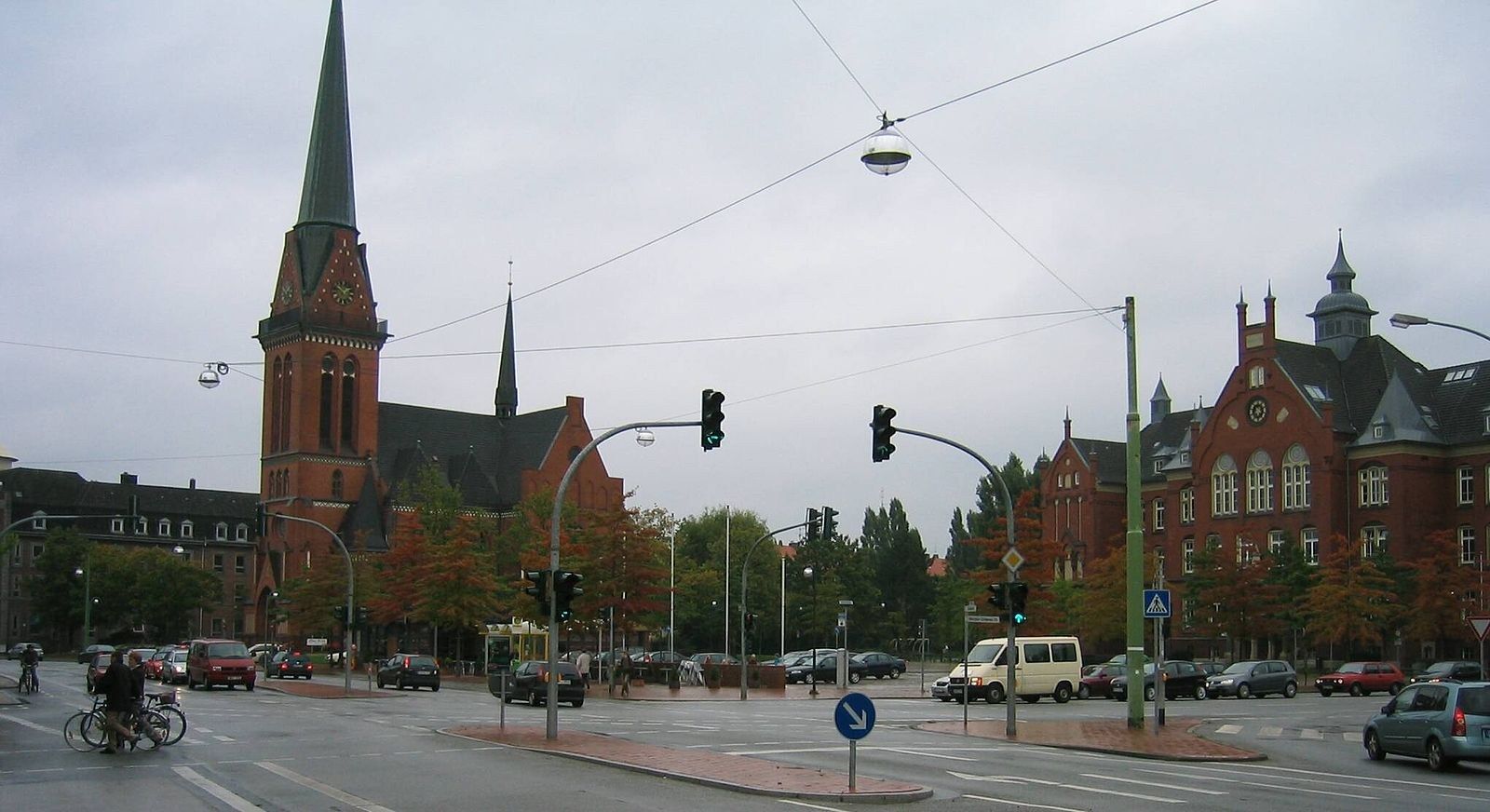 Panoramablick über Lehe – Rathaus, Maschsee und Skyline