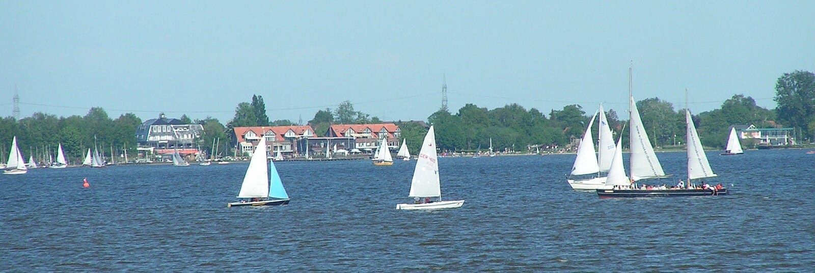Panoramablick über Lembruch – Rathaus, Maschsee und Skyline