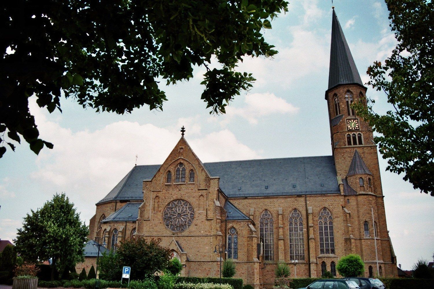 Panoramablick über Neuenkirchen – Rathaus und Umgebung
