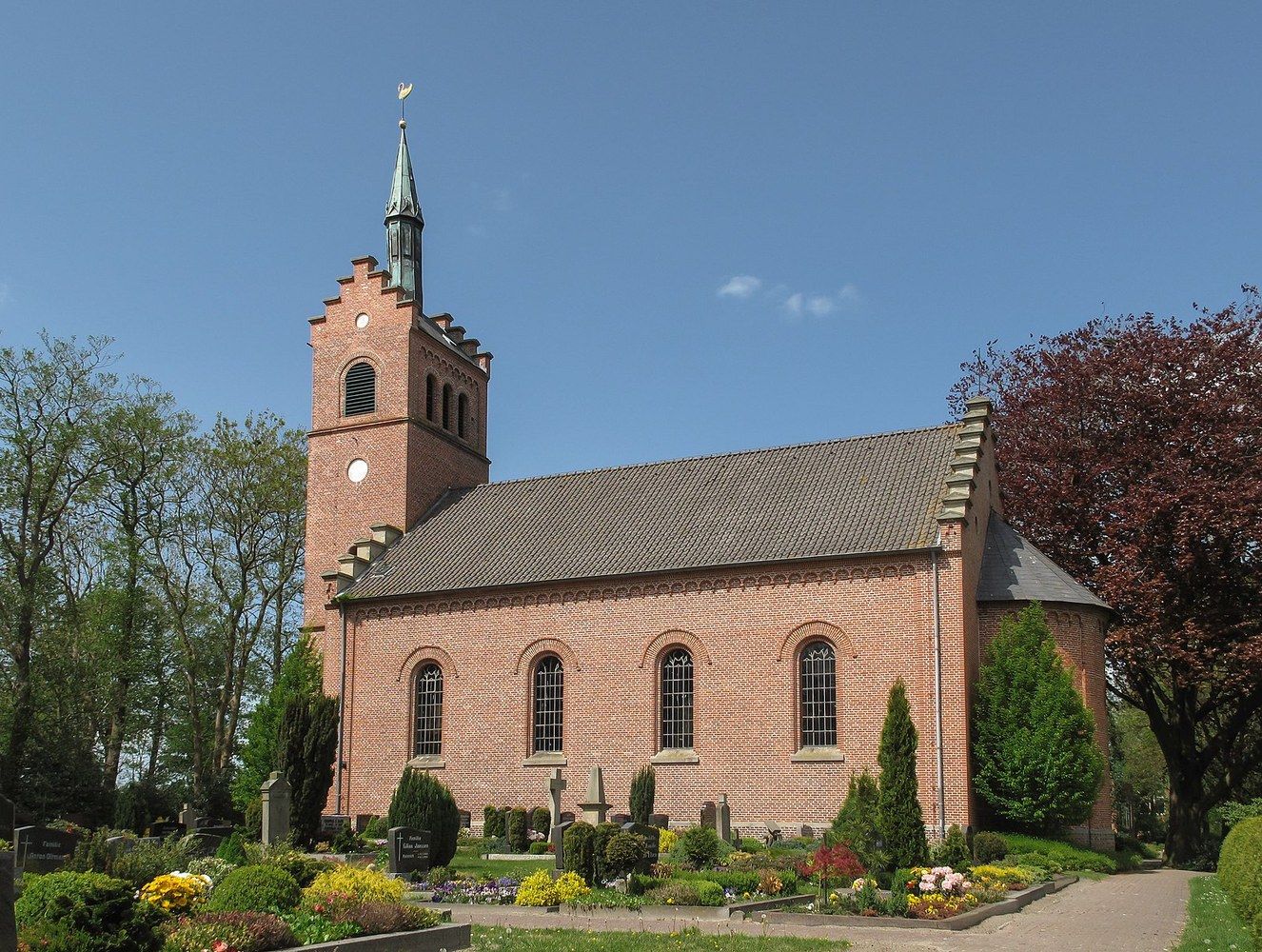 Panoramablick über Ostrhauderfehn – Rathaus und Natur