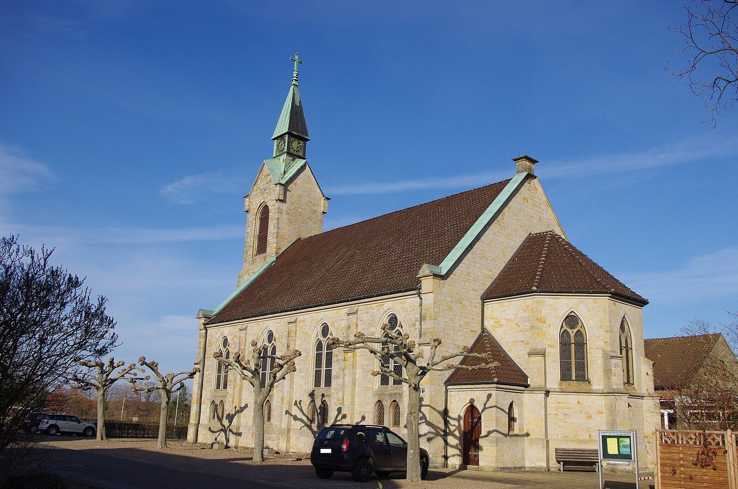 Panoramablick über Pollhagen – Rathaus, Maschsee und Skyline