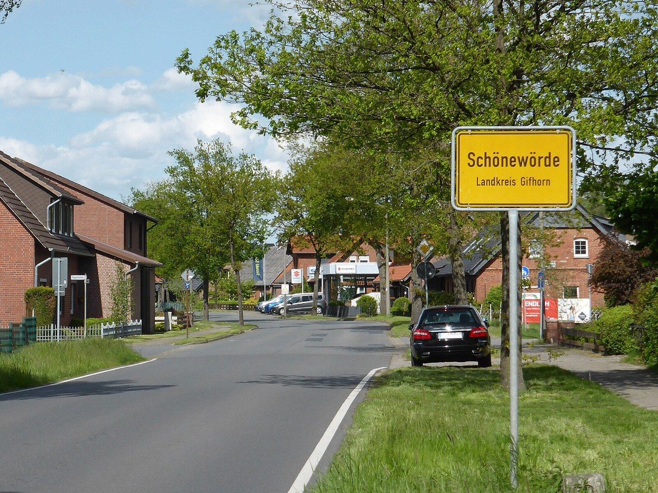 Panoramablick über Schönewörde – Rathaus, Maschsee und Skyline