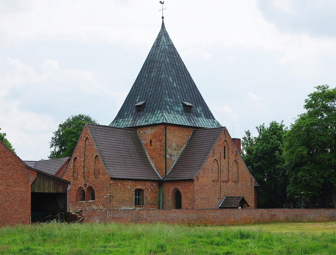 Panoramablick über Scholen – Rathaus, Maschsee und Skyline