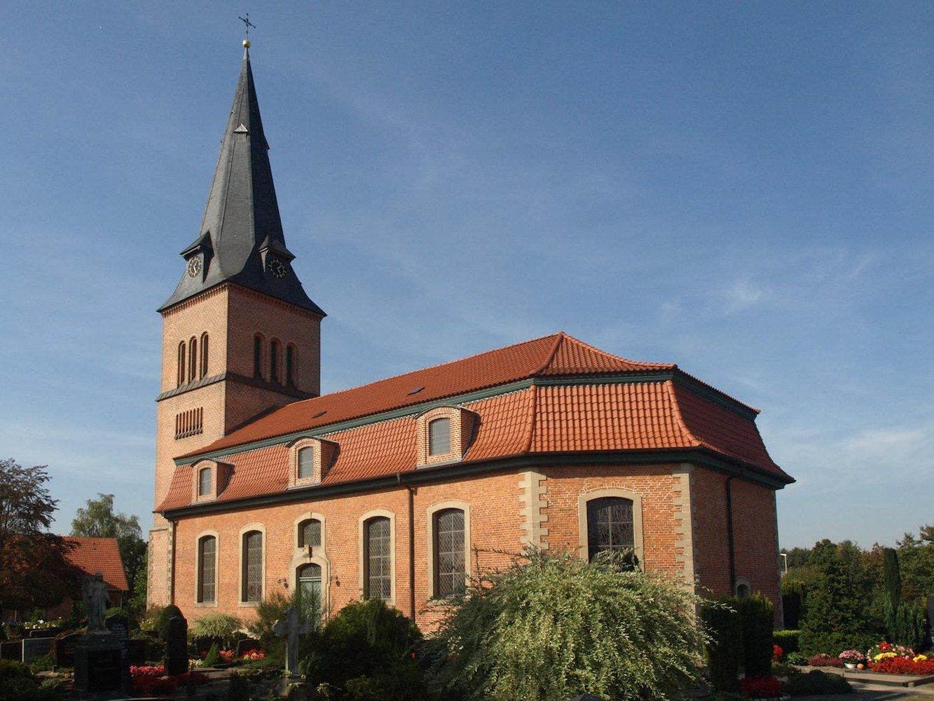 Panoramablick über Schwarme – Rathaus, Maschsee und Skyline
