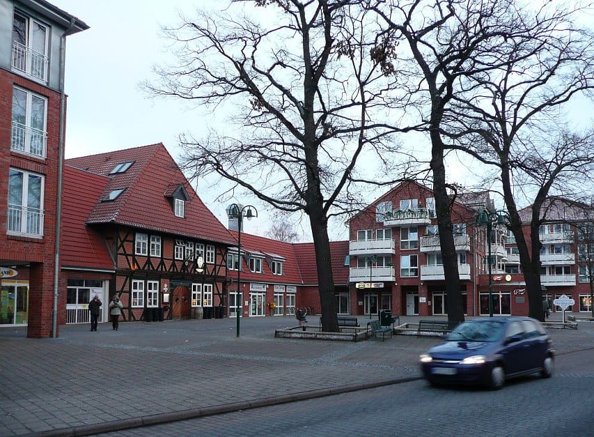 Panoramablick über Seelze – Rathaus, Maschsee und Skyline