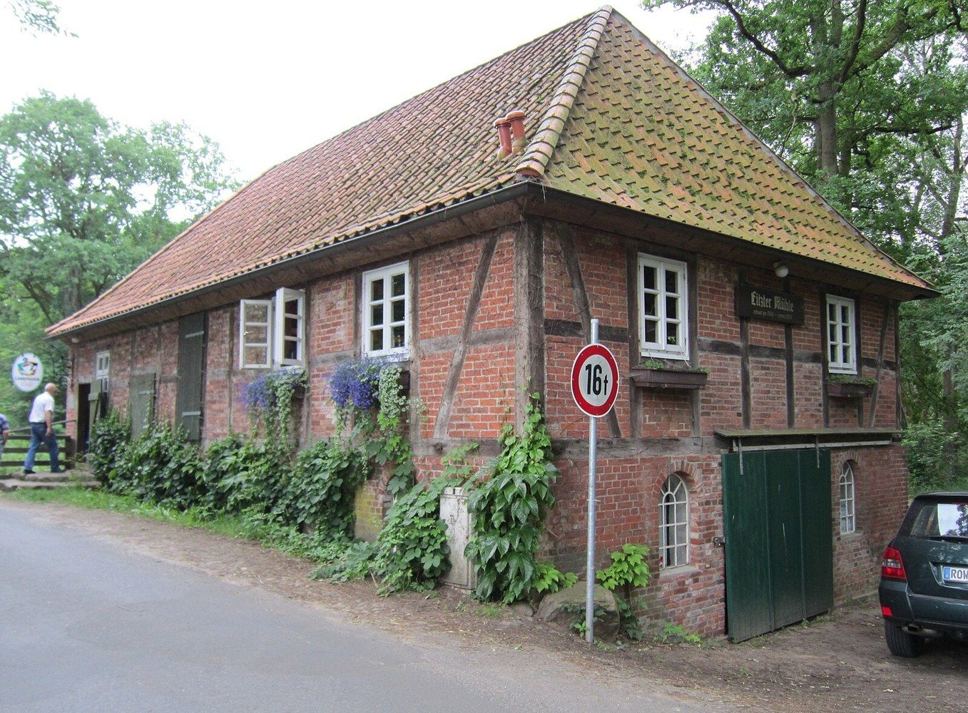 Panoramablick über Selsingen – Rathaus und Landschaft