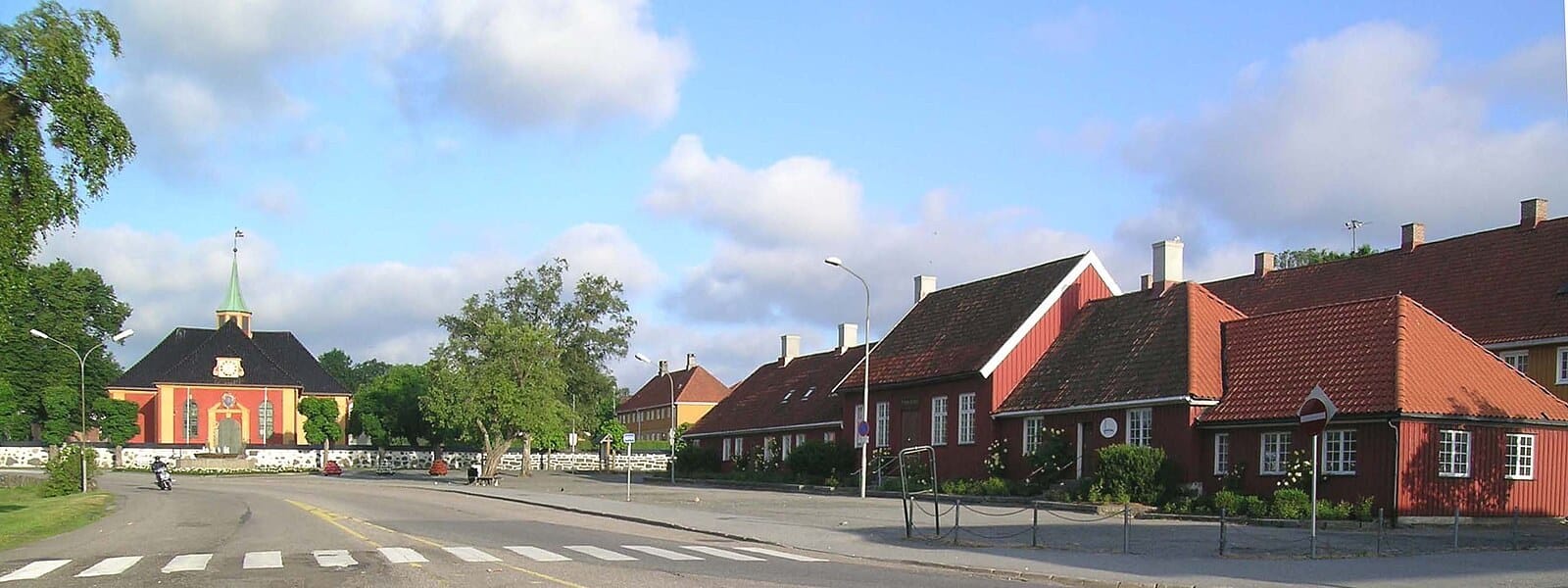 Panoramablick über Stavern – Rathaus, Maschsee und Skyline