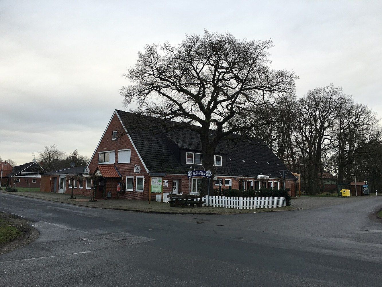 Panoramablick über Stinstedt – Rathaus und Landschaft