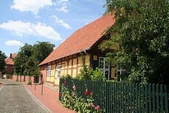 Panoramablick über Stolzenau – Rathaus und Leineufer