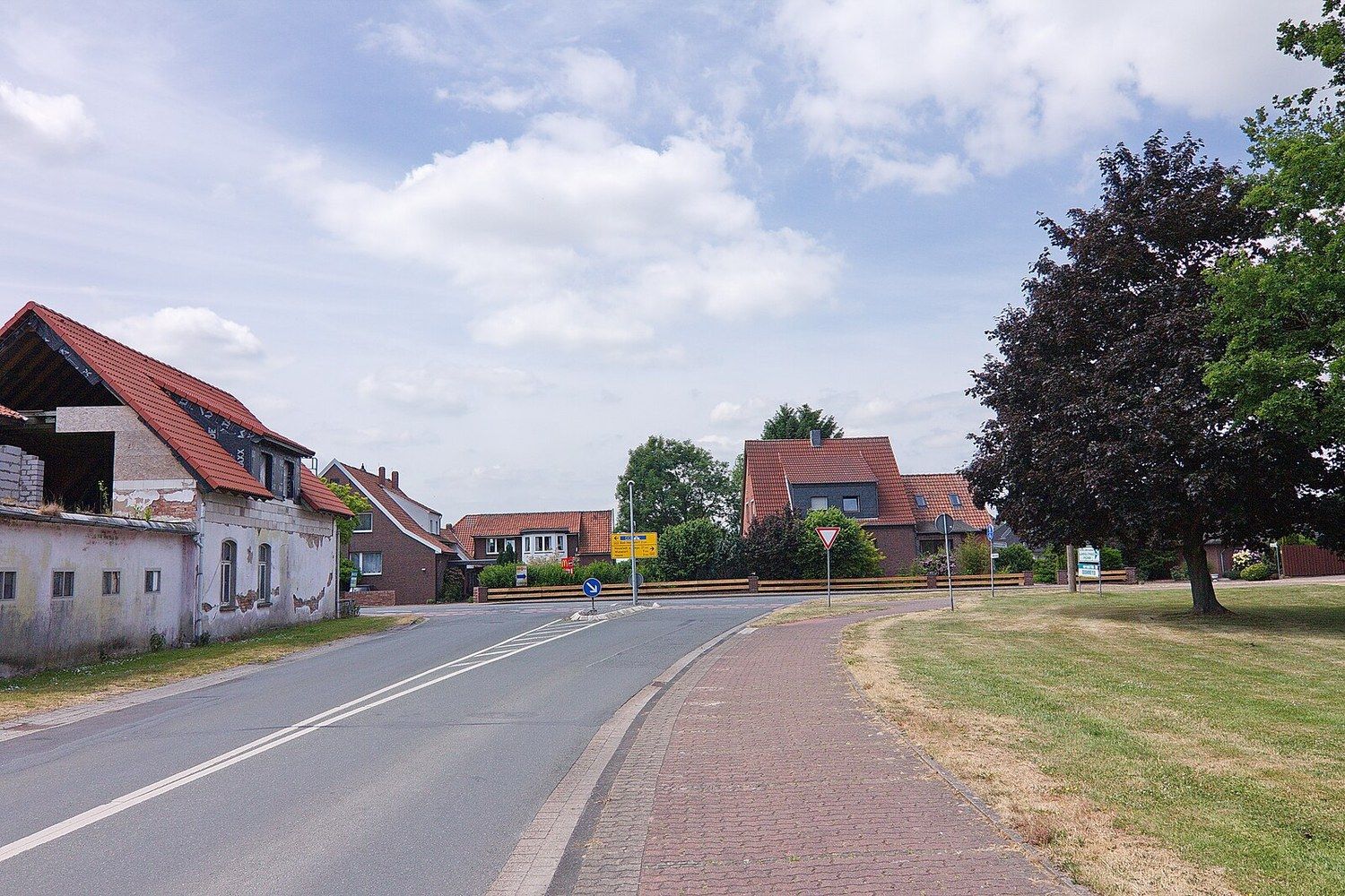 Panoramablick über Suthfeld – Rathaus, Maschsee und Skyline