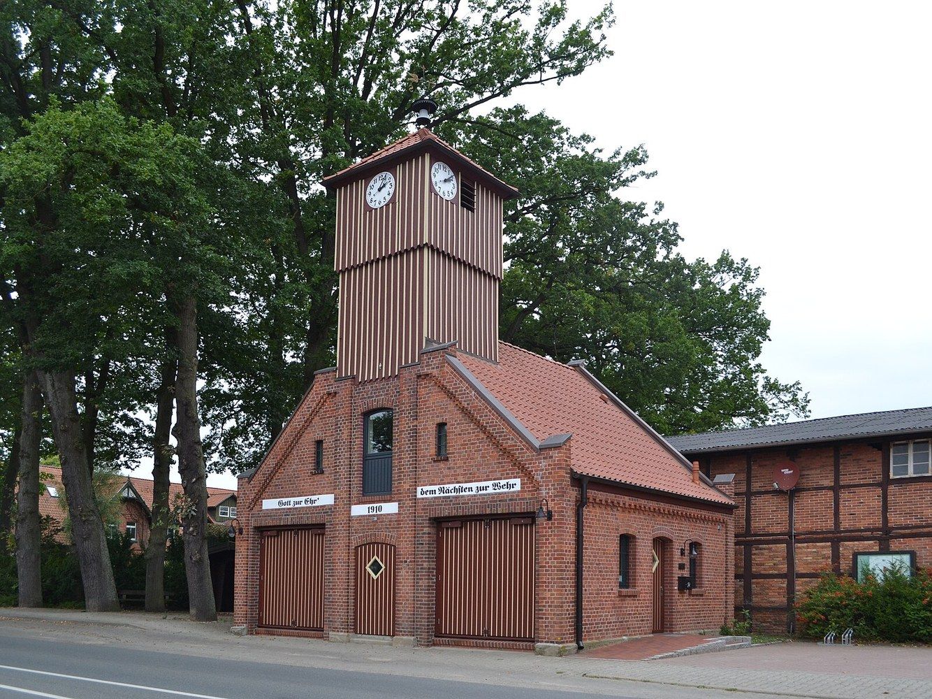Panoramablick über Toppenstedt – Rathaus und Umgebung