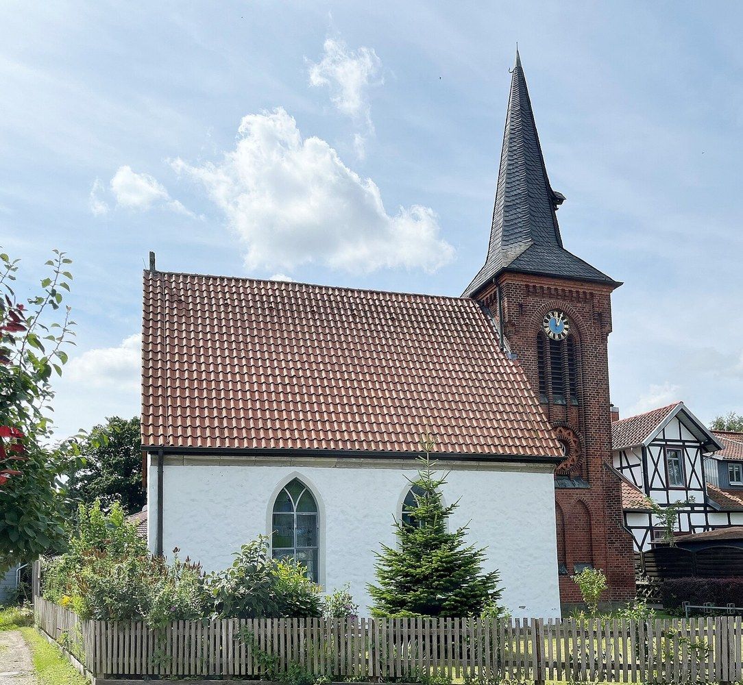 Panoramablick über Vordorf – Rathaus, Maschsee und Skyline