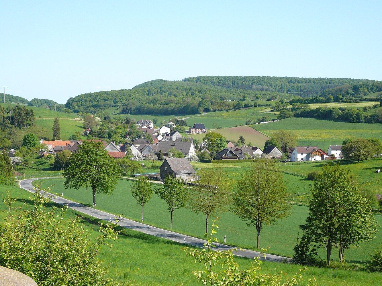 Panoramablick über Wangelnstedt – Rathaus und Landschaft