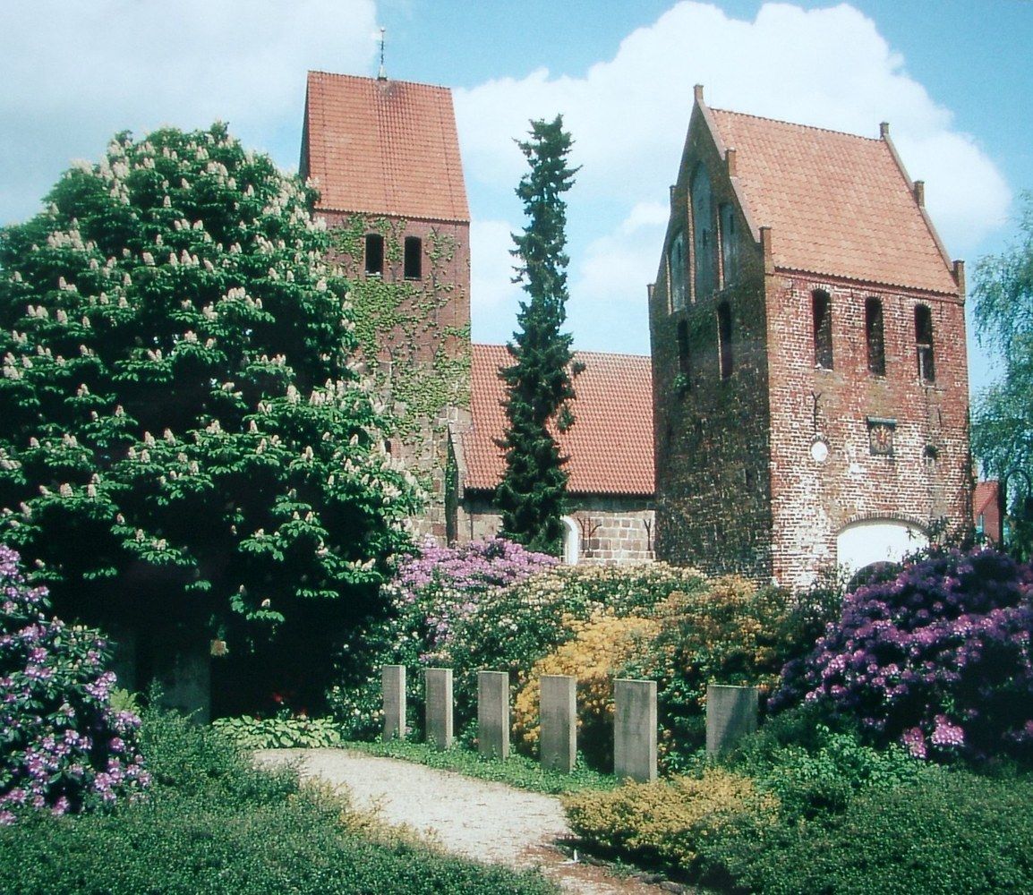 Panoramablick über Wiefelstede – Rathaus und idyllische Umgebung