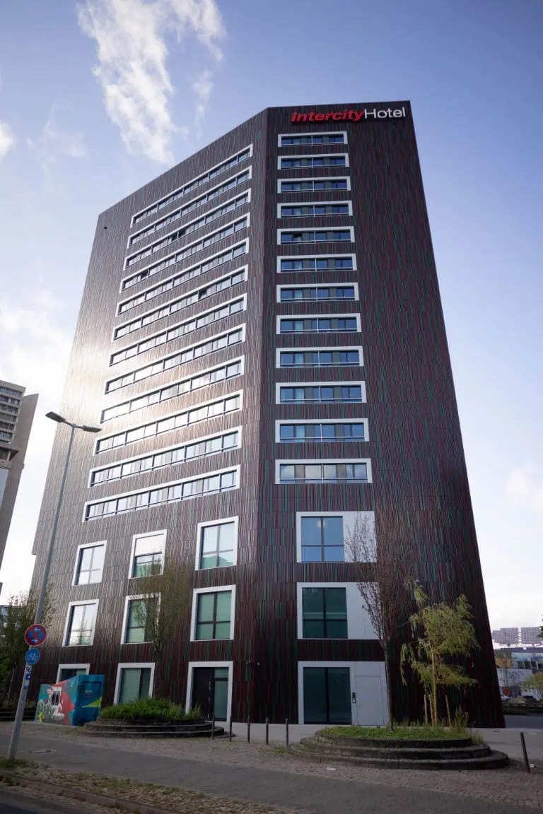 Das Hochhaus vom Intercity Hotel Hannover Hauptbahnhof Ost