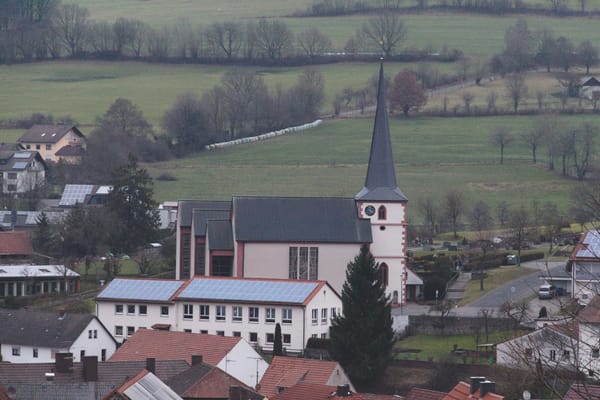 Motten – Wikimedia Commons (Wikidata P18)