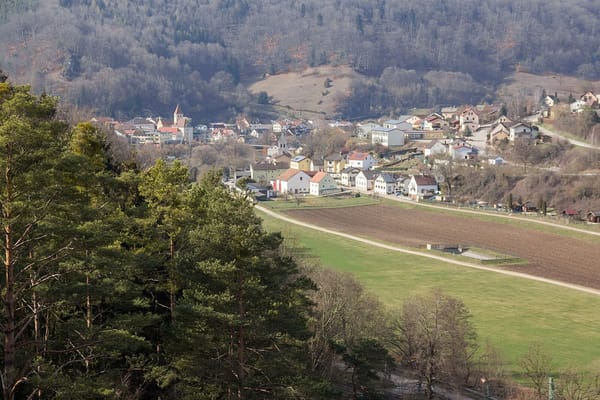 Solnhofen – Wikimedia Commons (Wikidata P18)